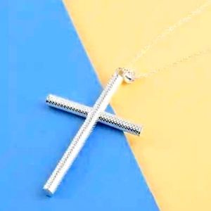 Sterling Silver Cross Pendant Necklce